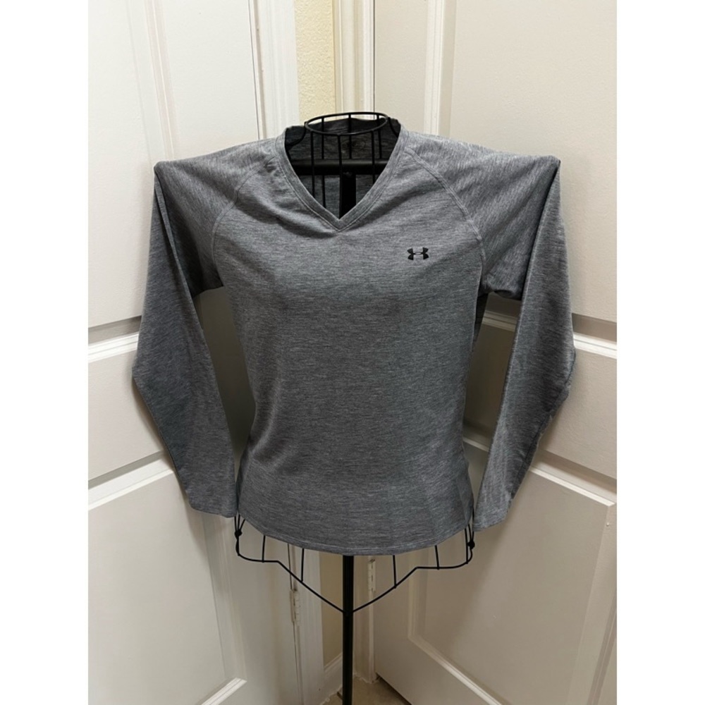 Under Armour Women’s Long Sleeve Gray V-Neck